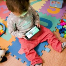 ¿Le presto el celu a mi hijo?