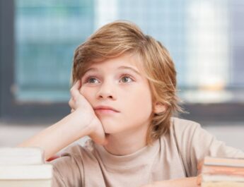 ¿Cómo ayudar a mi hijo a que preste atención?