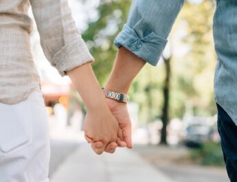 Entre palabras y silencios: repensar los vínculos