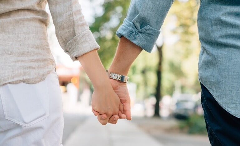 Entre palabras y silencios: repensar los vínculos