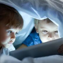 Pantallas en niños, adolescentes e impacto en el neurodesarrollo
