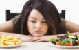 La culpa también se digiere: el tabú de comer a escondidas