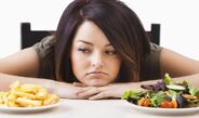 La culpa también se digiere: el tabú de comer a escondidas