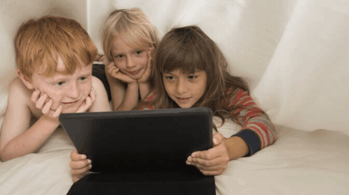 Pantallas, sueño y hormonas: el triángulo invisible en la infancia